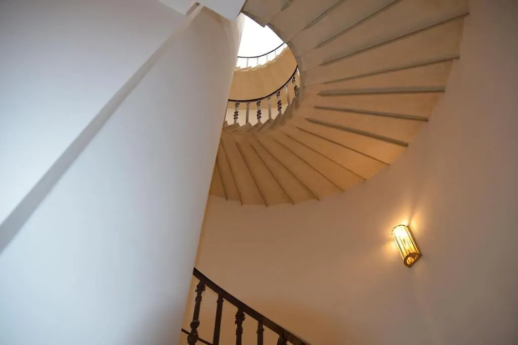 Queen Verona Luxury Apartment