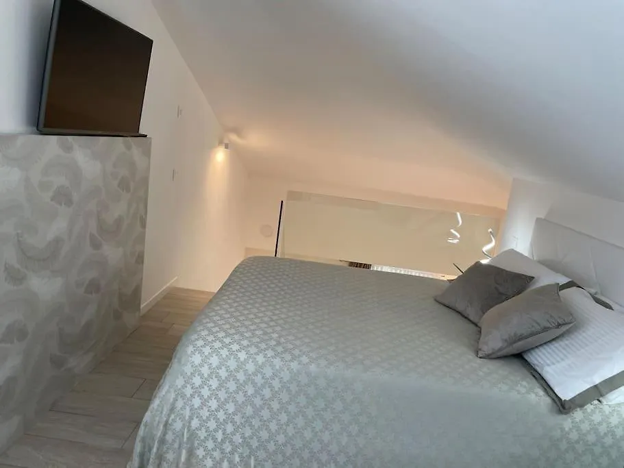 Queen Verona Luxury Apartment 0*,