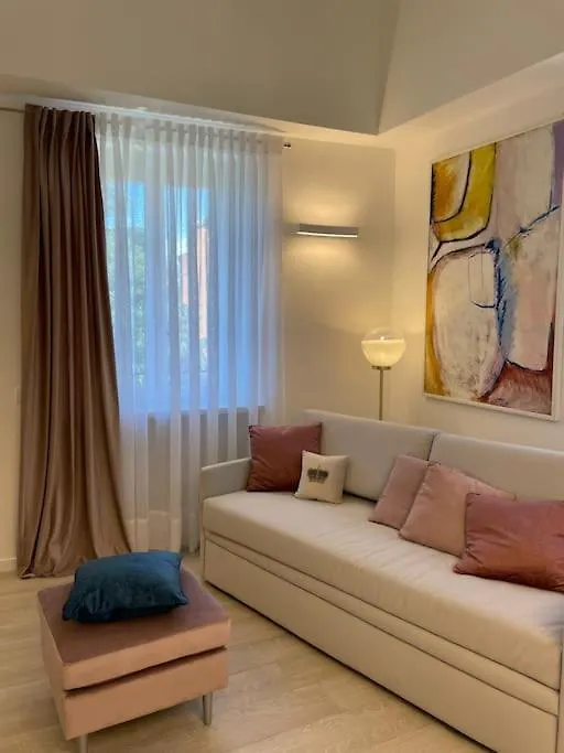 Queen Verona Luxury Apartment 0*,  Italy